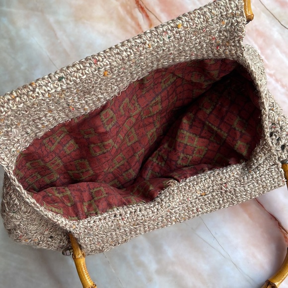 HANDCRAFTED | Knitted carry bag with bamboo handles - Picture 6 of 10